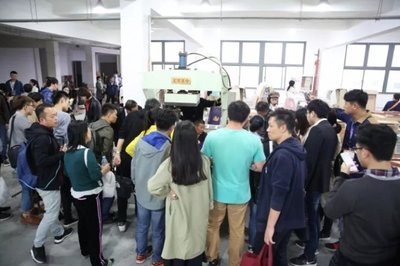 有人@你,德国格拉夫钢琴工厂参观,严谨工艺让所有人汗颜!